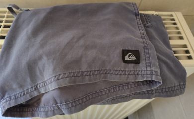 graue Badehose