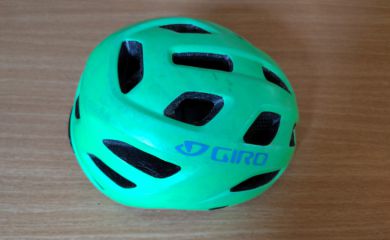 grüner Kinderfahrradhelm